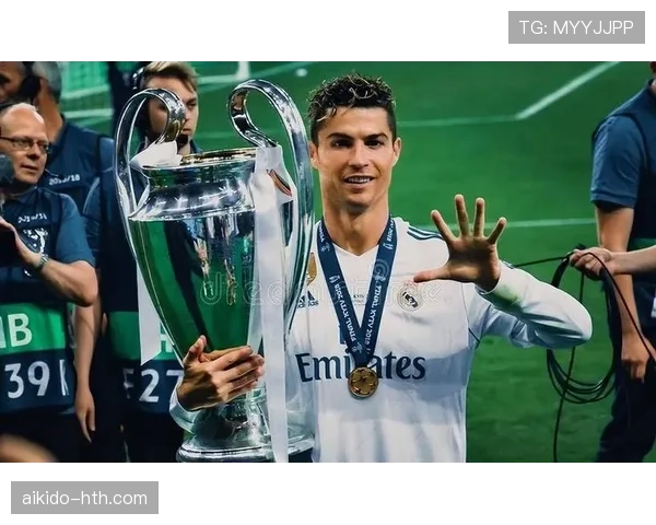 C罗率队夺得欧洲杯冠军，成就传奇历史时刻