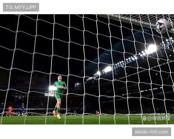 英格兰射手帕尔默冷静破门助球队取胜