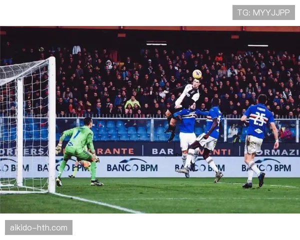 C罗头球巅峰时刻再现:传奇进球展现惊人技巧与爆发力 C罗头球巅峰时刻再现:传奇进球展现惊人技巧与爆发力