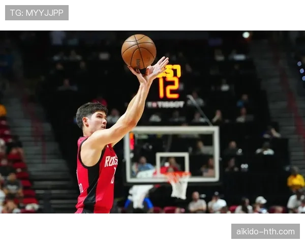 阿门·汤普森三分命中率提升显著 成功拉开球队空位空间