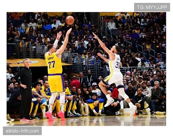 东契奇利用挡拆创造进攻空间提升关键回合得分效率