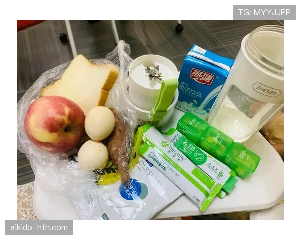 翁泓阳训练完直接拎着两袋蛋白粉去超市买打折酸奶